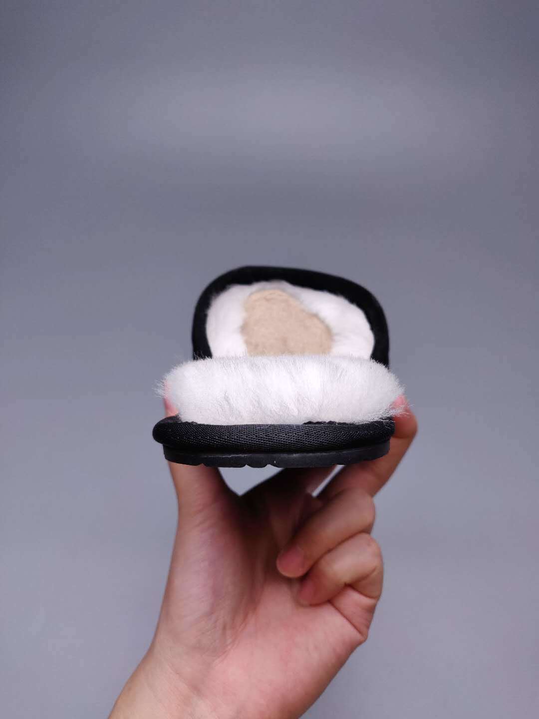 Black G-Logo Indoor Slippers — New Arrival | In Stock